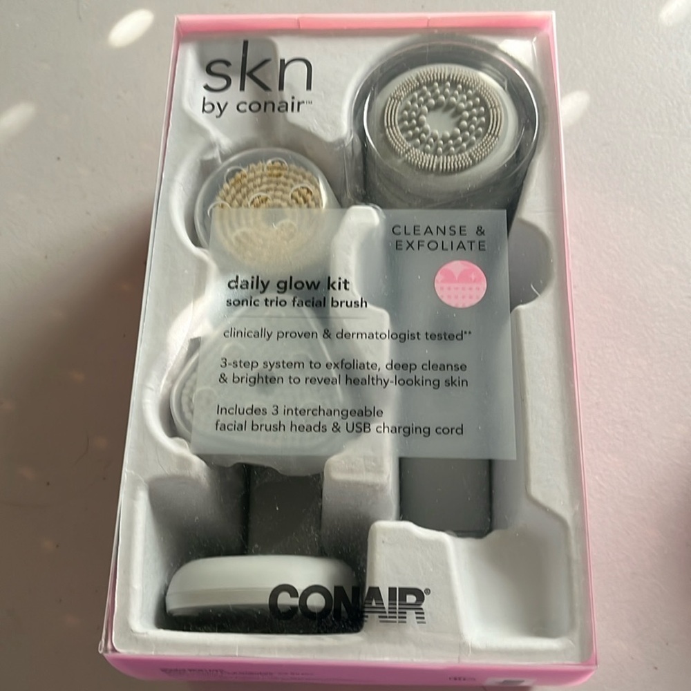 skn by conair. Daily glow kit. Sonic trio facial brush. NEW. NWT